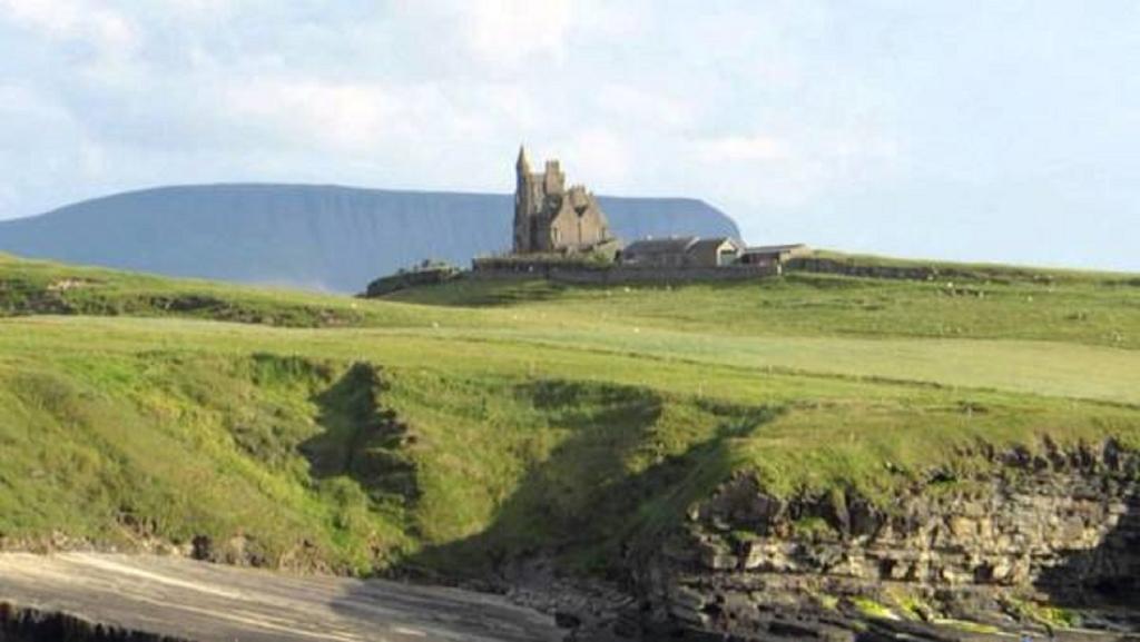 The Benwiskin Centre Ballaghnatrillick Luaran gambar