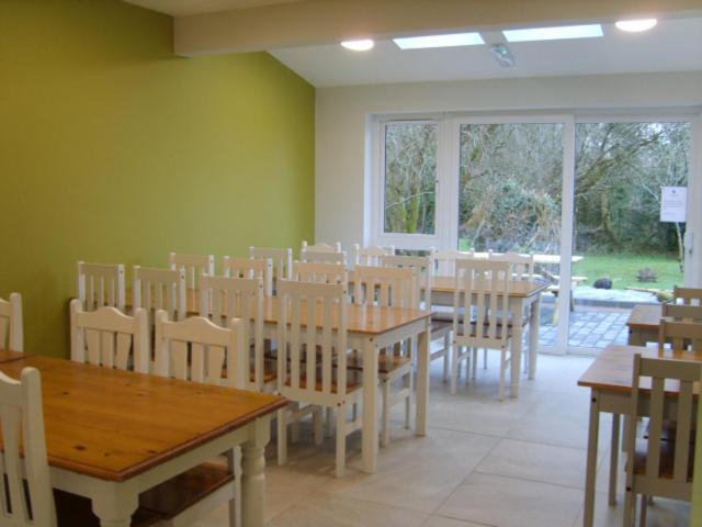 The Benwiskin Centre Ballaghnatrillick Luaran gambar